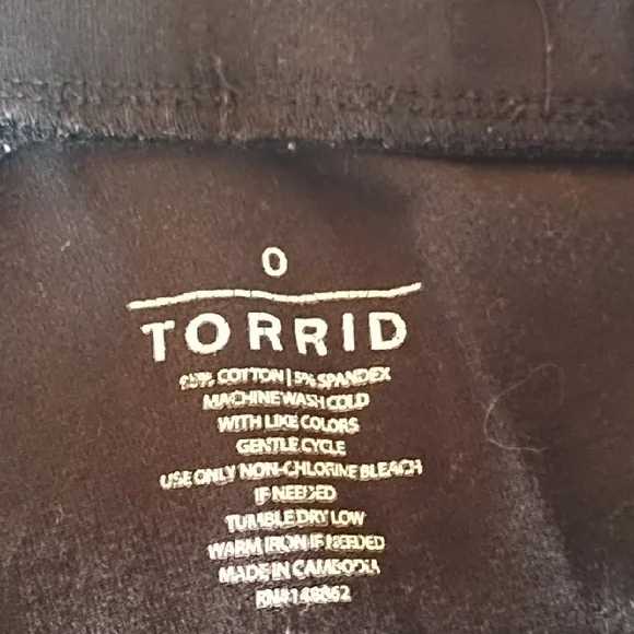 torrid Black Leggings with White and Beige Tie-Dye Hem - Picture 4 of 5